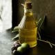 Aceite de oliva en recipiente