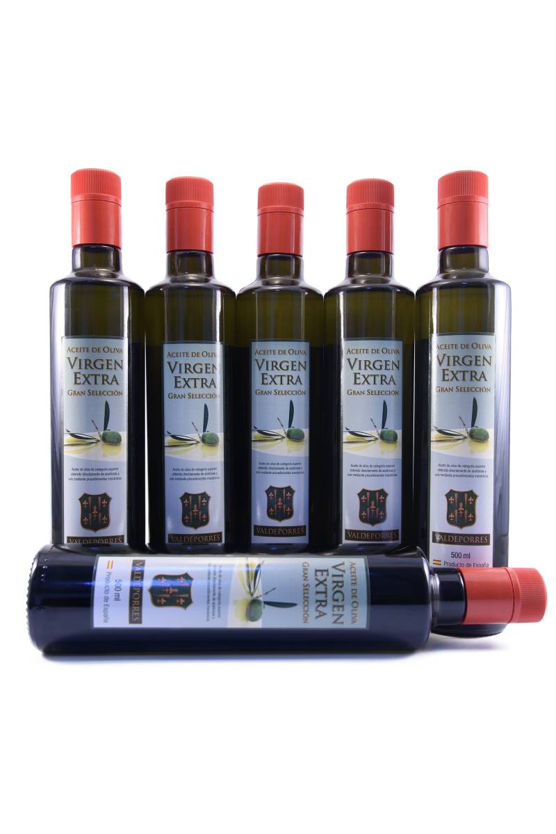 Botellas aceite de oliva con fondo